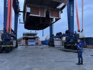 A Fantastic Union: Hull and superstructure marriage of 64m Hakvoort at AYS